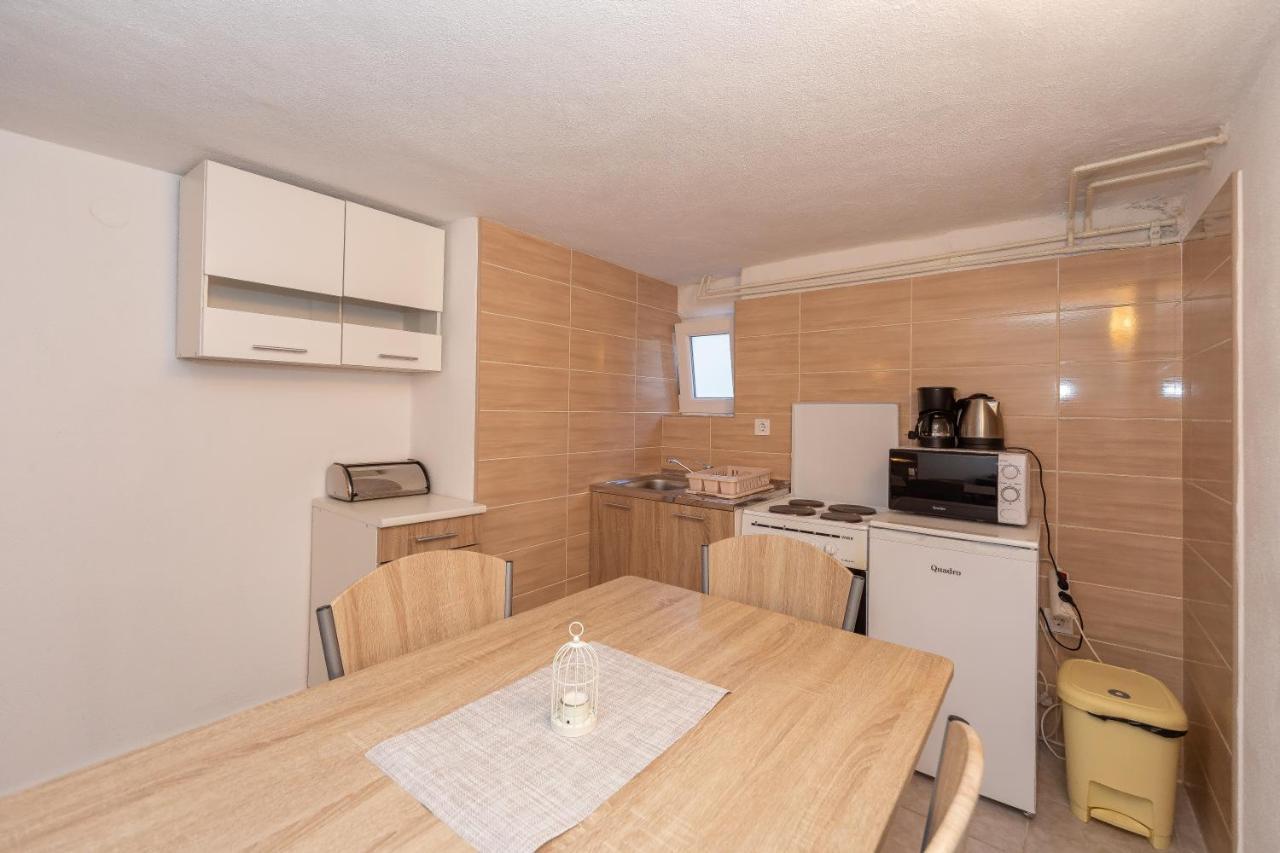 Apartmani Dada 비오그라드나모루 외부 사진
